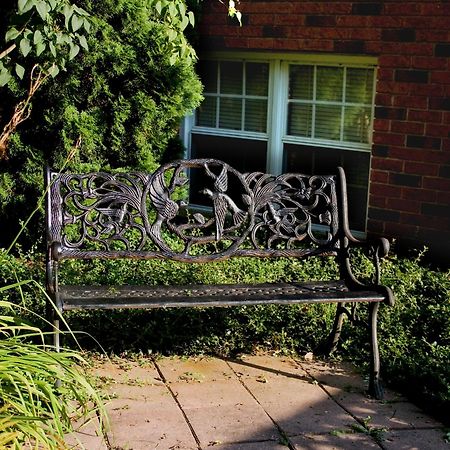 Bed and Breakfast A Li'L Bit Of Eden Niagara-on-the-Lake Exteriér fotografie
